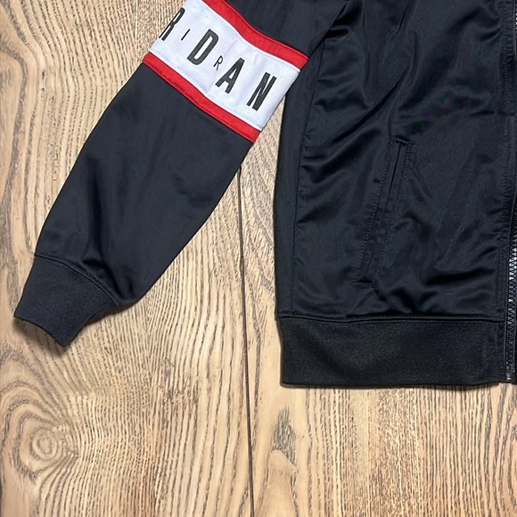 Jordan Zip Up Sweater - Size Boys Large (6-7 yrs) - Picture 4 of 8